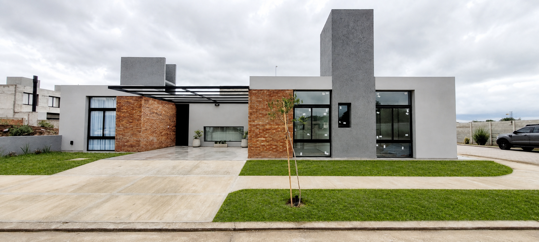 Frente de una vivienda CALA II en La Calandria